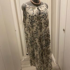 Cato pleated dress, flowers designed flow when you walk.